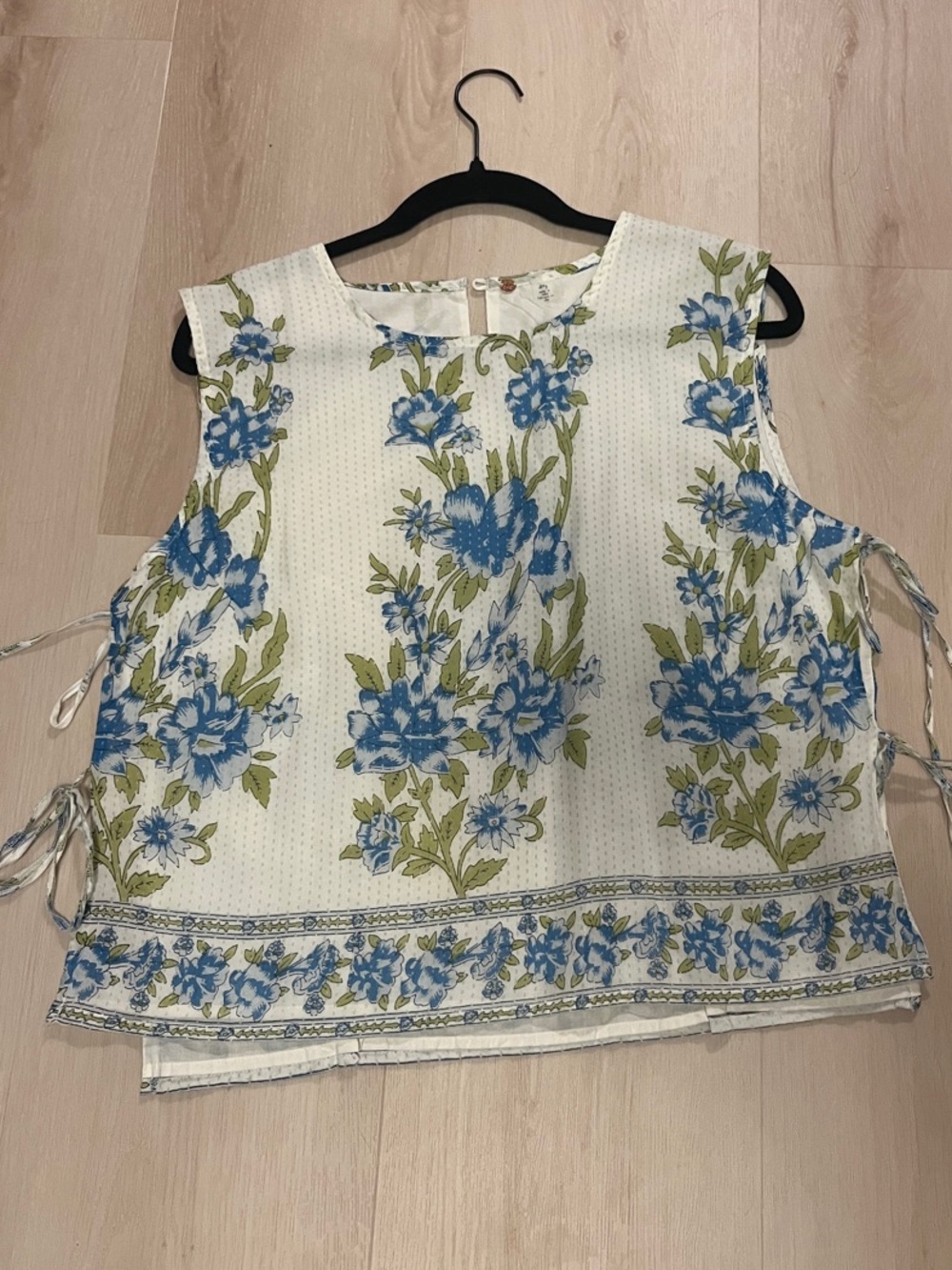 FP One Sleeveless White Floral Tie-Side Top - Blue & Green- NWOT 💕